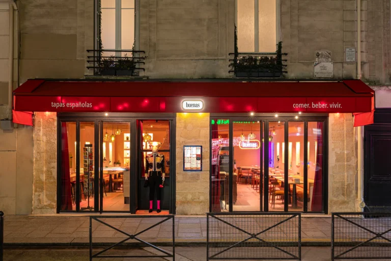 photographie architecture exterieur commerce bar restaurant buenas paris facade enseigne vitrine espagne armando garcia