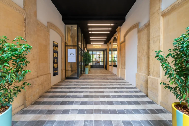 photographie architecture exterieure entree patio hotel metz mercure armando garcia