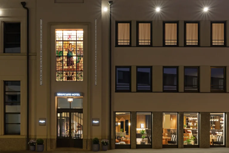 photographie architecture exterieure facade hotel nuit luxembourg mercure armando garcia