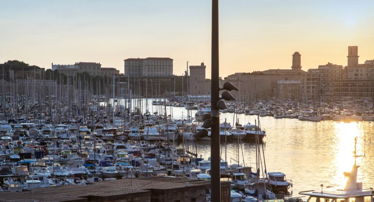 photographie architecture exterieure life hotel roof top toits sunset coucher de soleil vue vieux port armando garcia