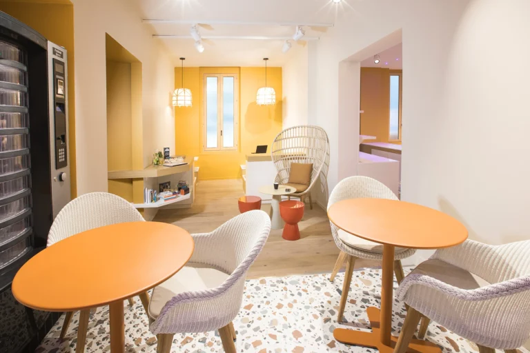 photographie architecture exterieure life hotel vieux port espace jeux snack coworking lecture pause cafe armando garcia