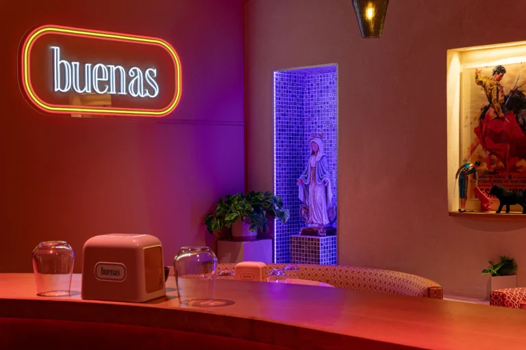 photographie architecture interieur commerce bar restaurant buenas paris espagne angle nuit lounge armando garcia