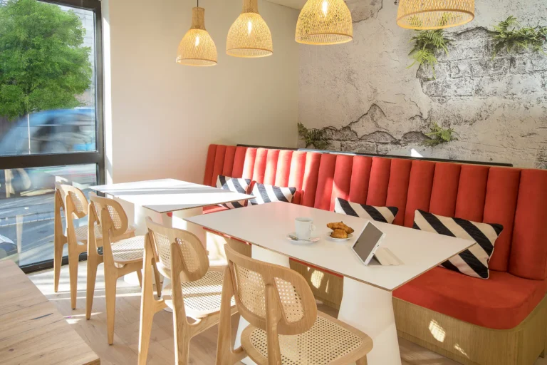 photographie architecture interieure life hotel bordeaux gare espace petit dejeuner restauration snack viennoiseries lecture pause cafe armando garcia