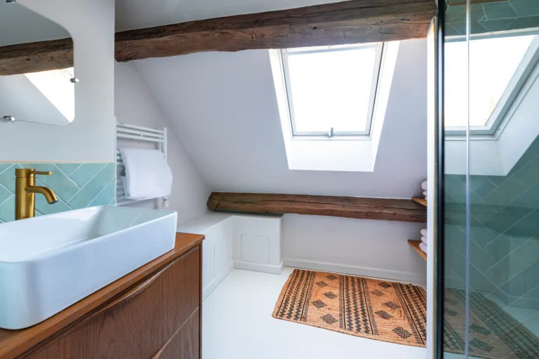 photographie architecture interieure maison luxe fontainebleau salle de bain douche mansardee armando garcia