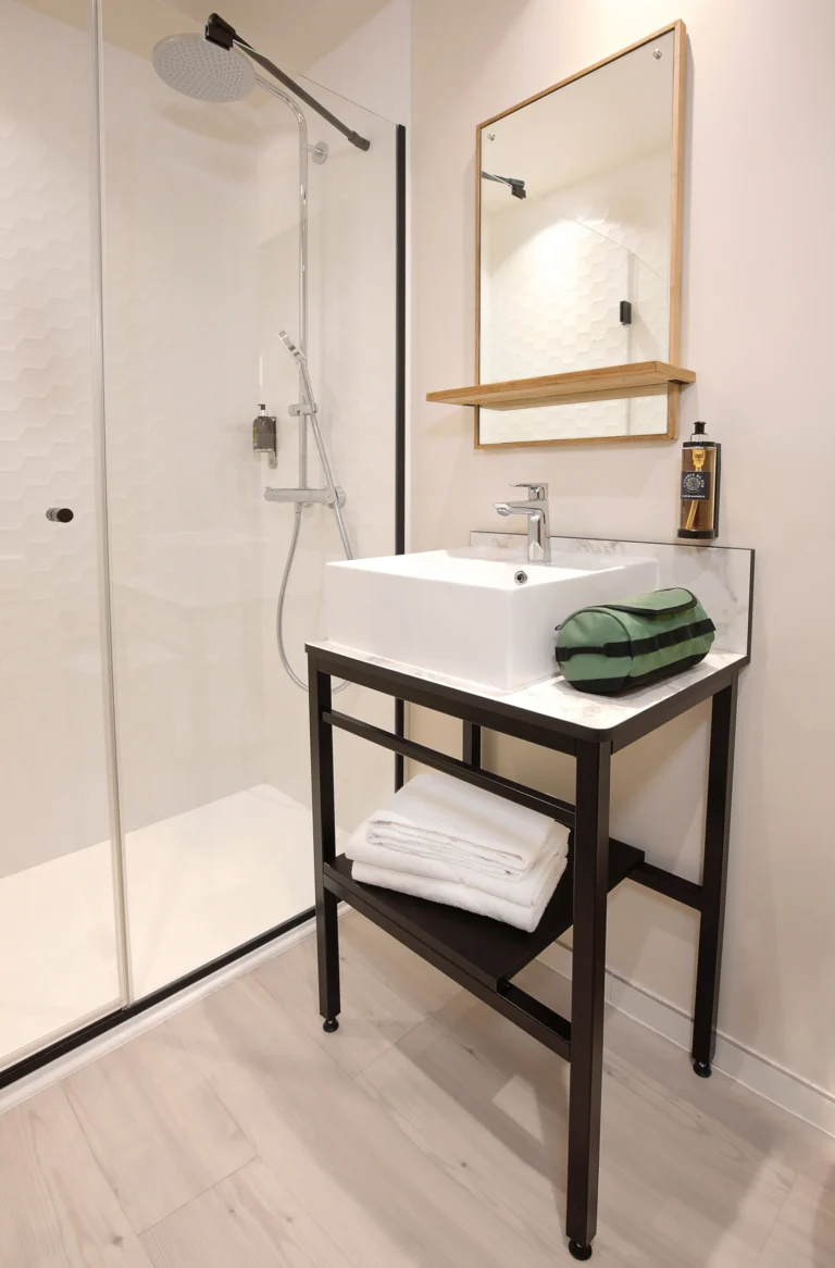 photographie architecture interieure salle de bain douche design life hotel marseille vieux port armando garcia