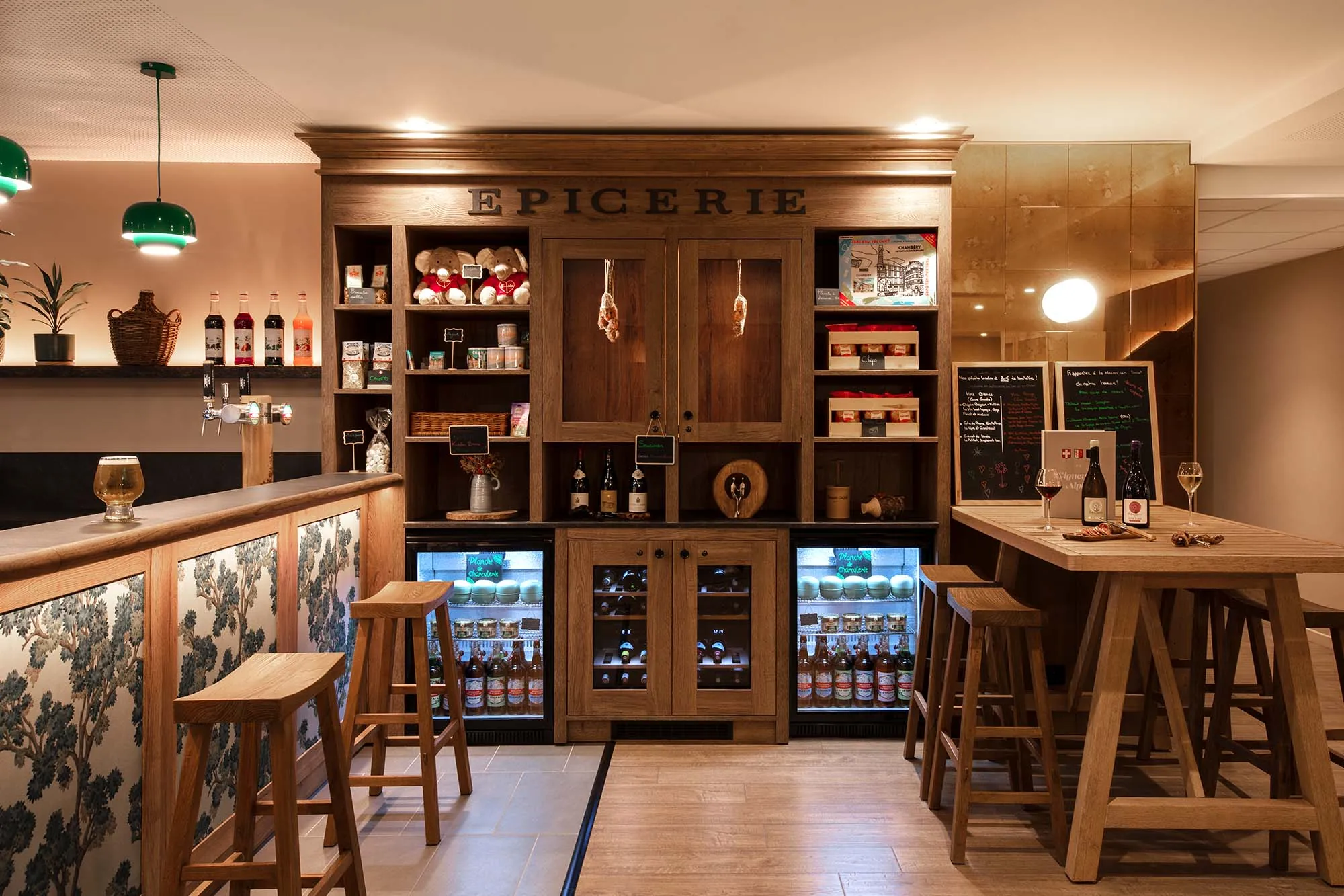 photographie architecture interieure hotel chambery refuge urbain kyriad epicerie meuble bois vins armando garcia